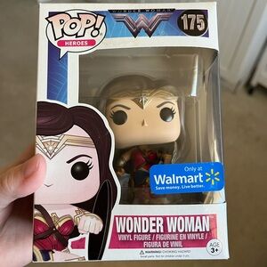 NIB ✨ Funkopop Wonder Woman Vinyl Figure #175